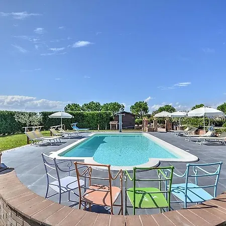 Sleeps 4 Pool Air Con Wifi * 斯佩洛