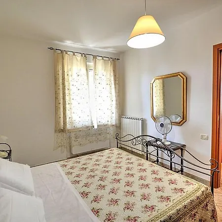 Sleeps 4 Pool Air Con Wifi 斯佩洛