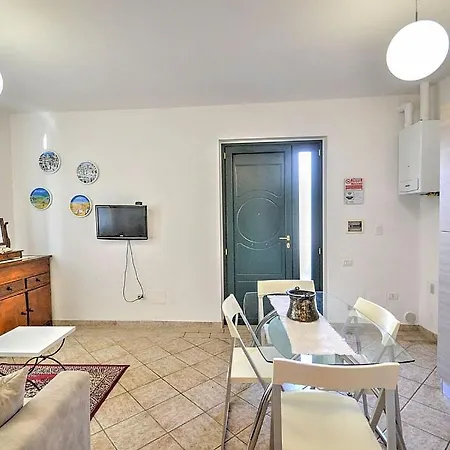 Sleeps 4 Pool Air Con Wifi 公寓