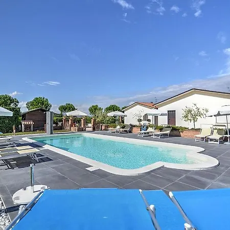 Sleeps 4 Pool Air Con Wifi * 斯佩洛